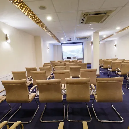 Ξενοδοχείο Sera & Aparts 4*