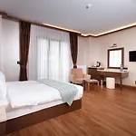 Otel Sera & Aparts 4*