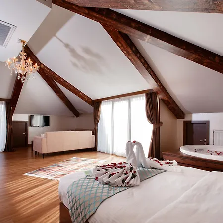 Sera & Aparts Hotel